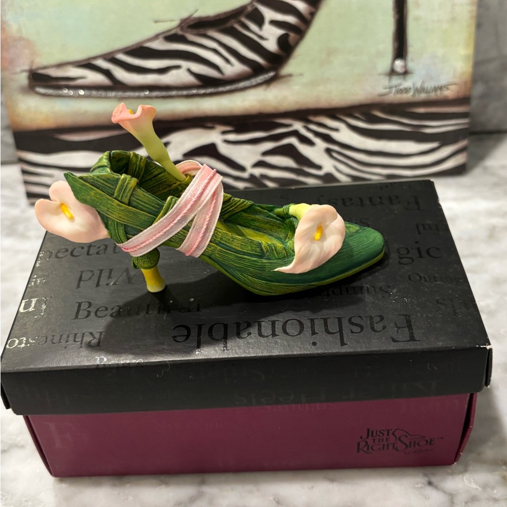 Vintage❤️Collectible: Just The Right Shoe Collectible - Picture 5 of 13